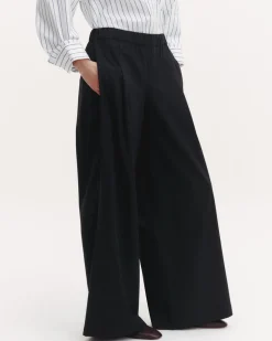 Eva with Tux Pleat in Midnight