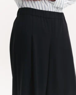 Eva with Tux Pleat in Midnight