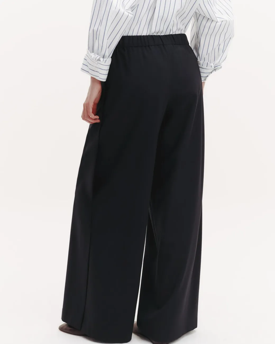 Eva with Tux Pleat in Midnight