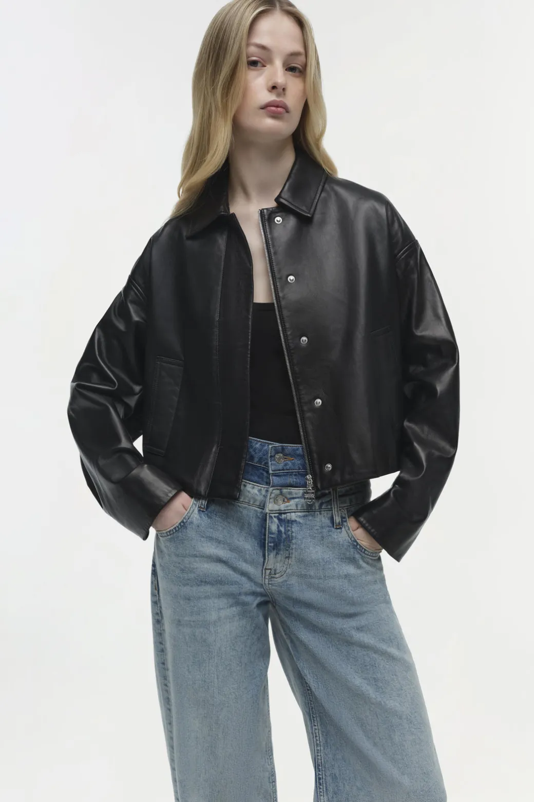 Everli Cropped Leather Jacket in Black