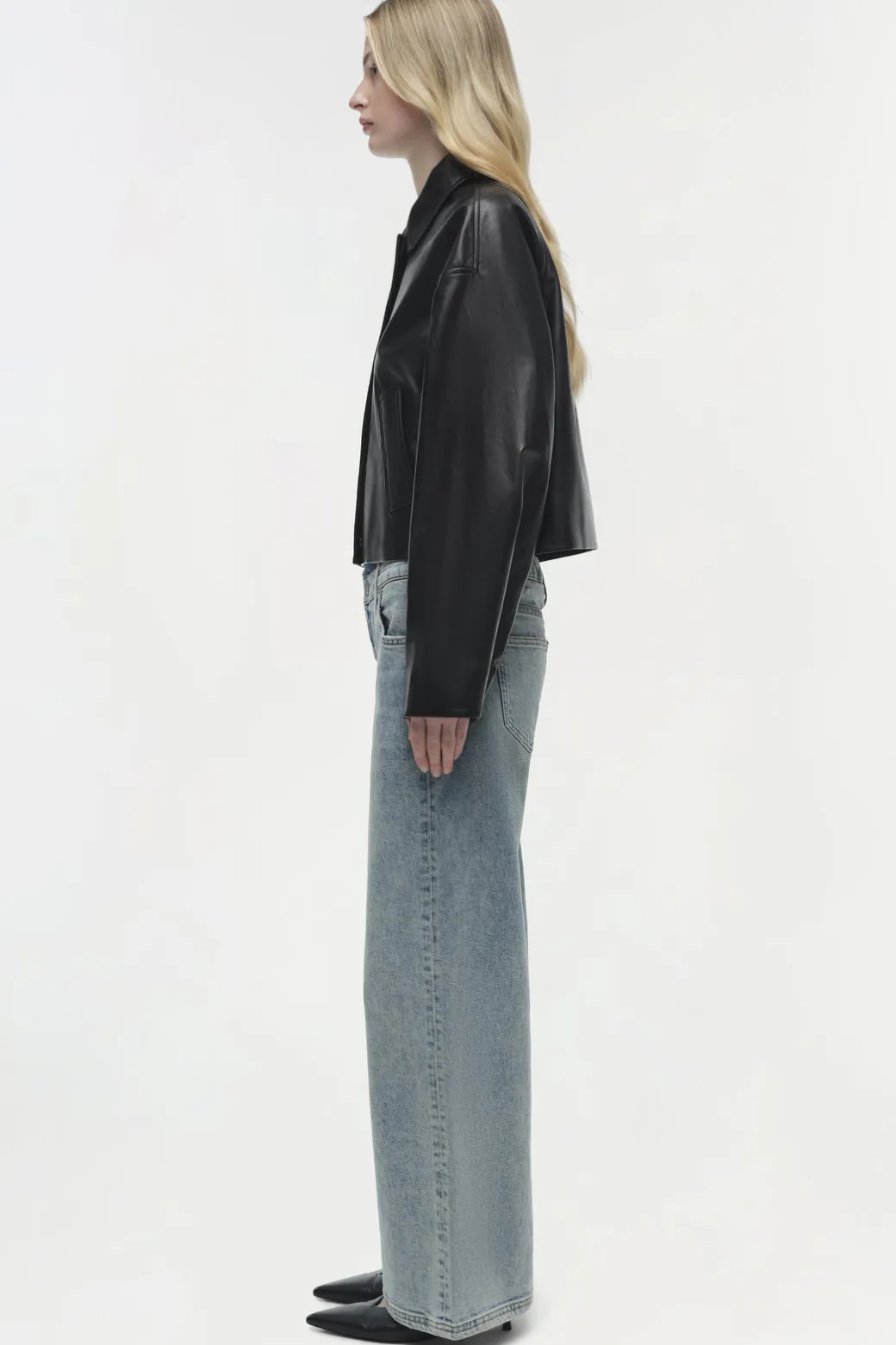 Everli Cropped Leather Jacket in Black