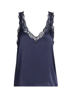 Fernanda Cami in Navy