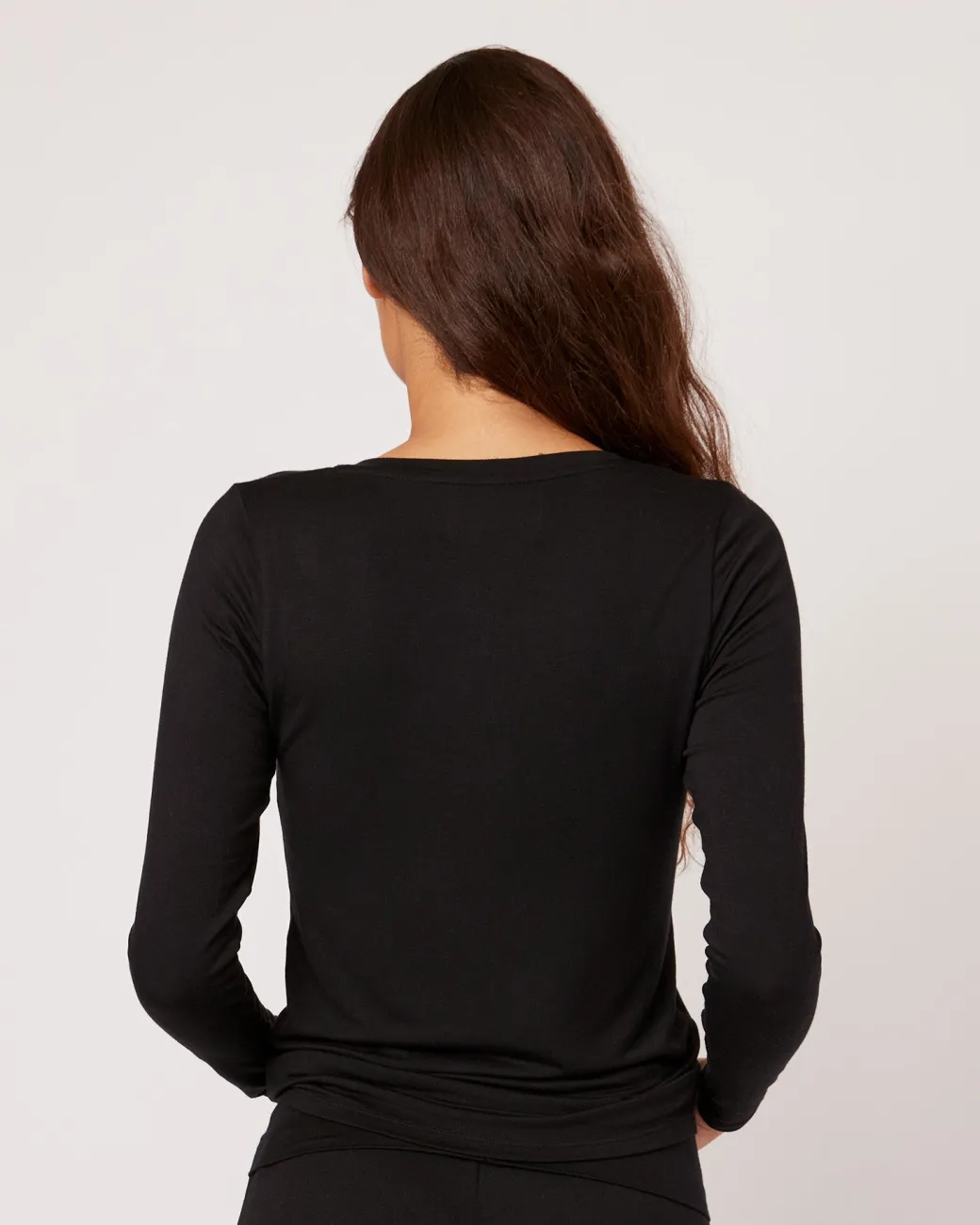 Memphis Longsleeve V-Neck in Black