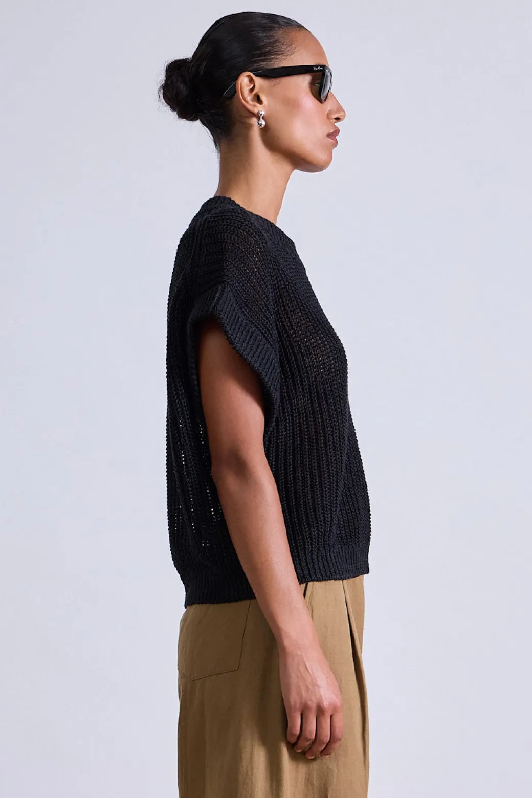 Oliva Linen Vest in Black