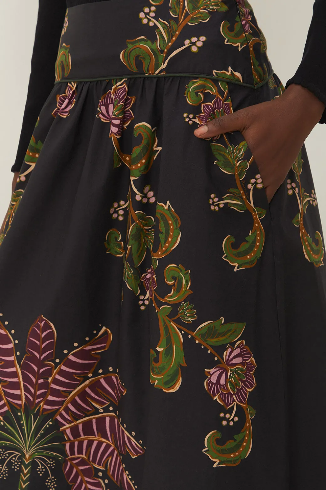 Ravenala Midi Skirt in Black