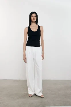 Ribbed Scoop Tank in Black