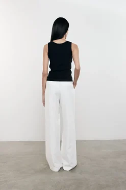 Ribbed Scoop Tank in Black