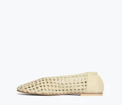 Riley Woven Flat in Vanilla