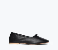 Roma Flat in Black