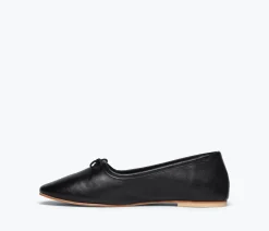 Roma Flat in Black