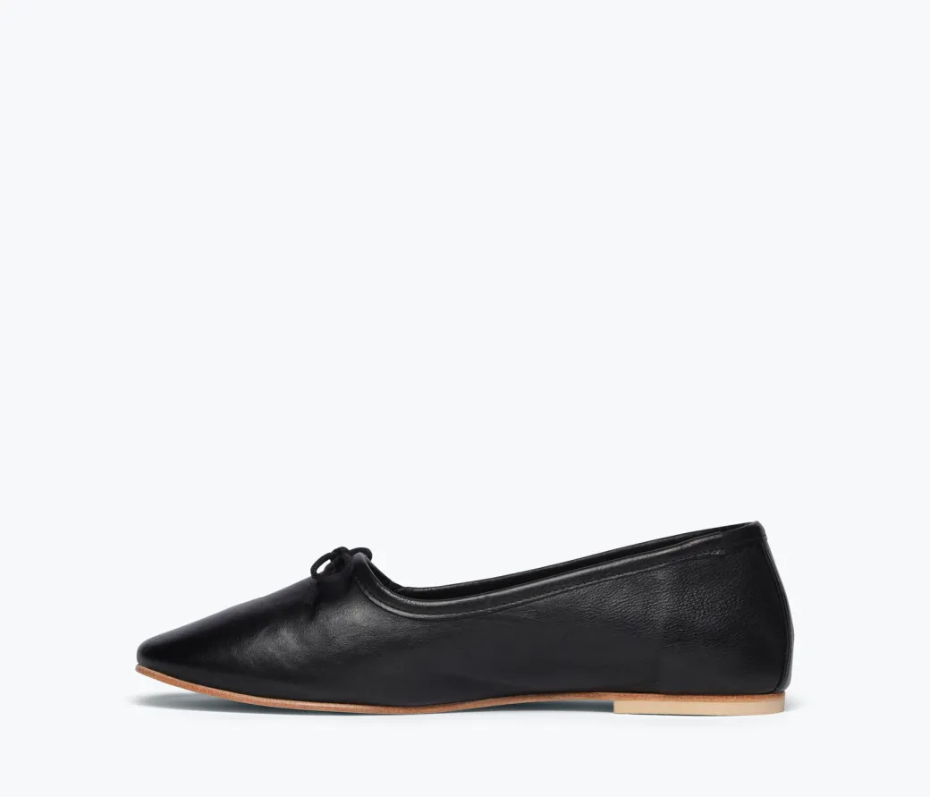Roma Flat in Black