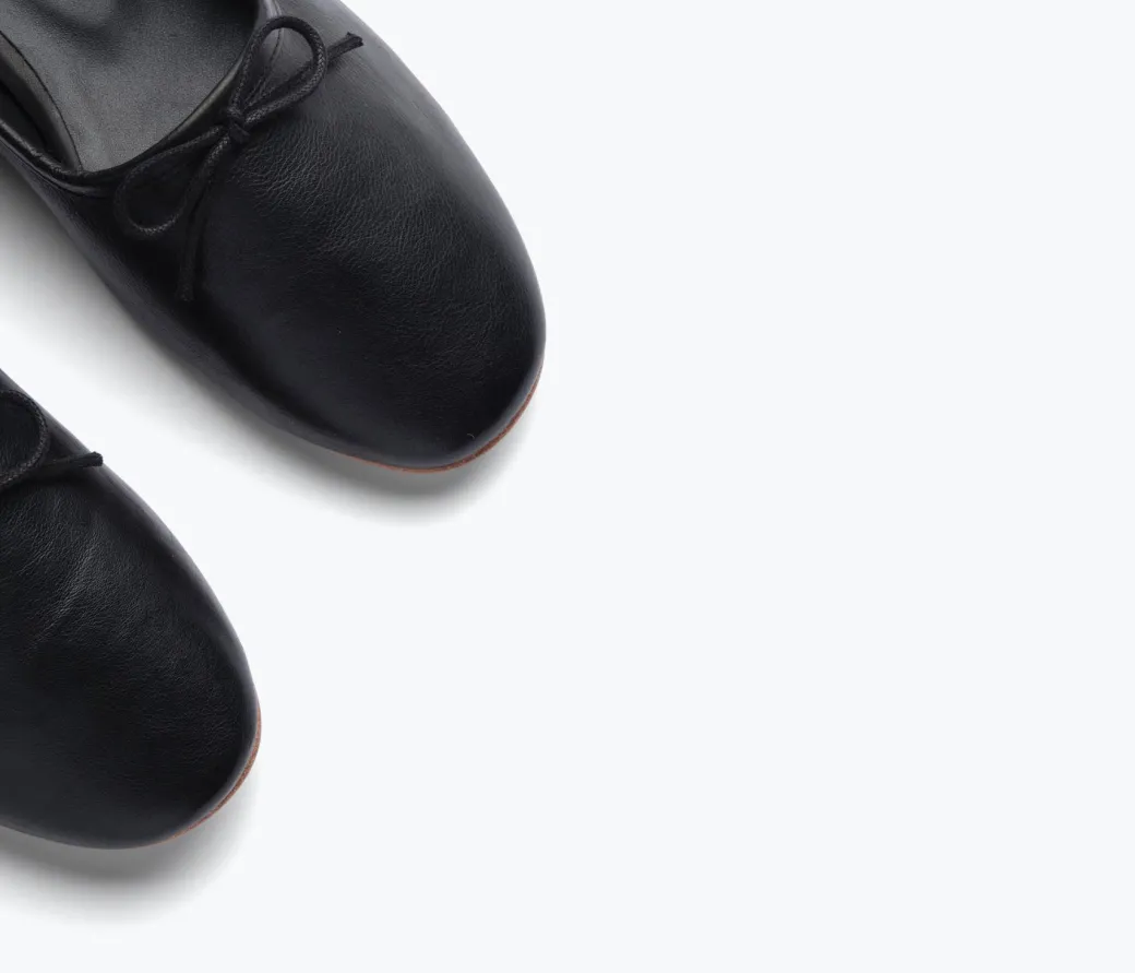 Roma Flat in Black