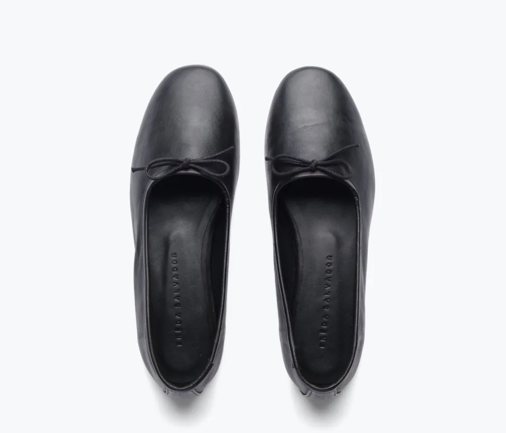 Roma Flat in Black