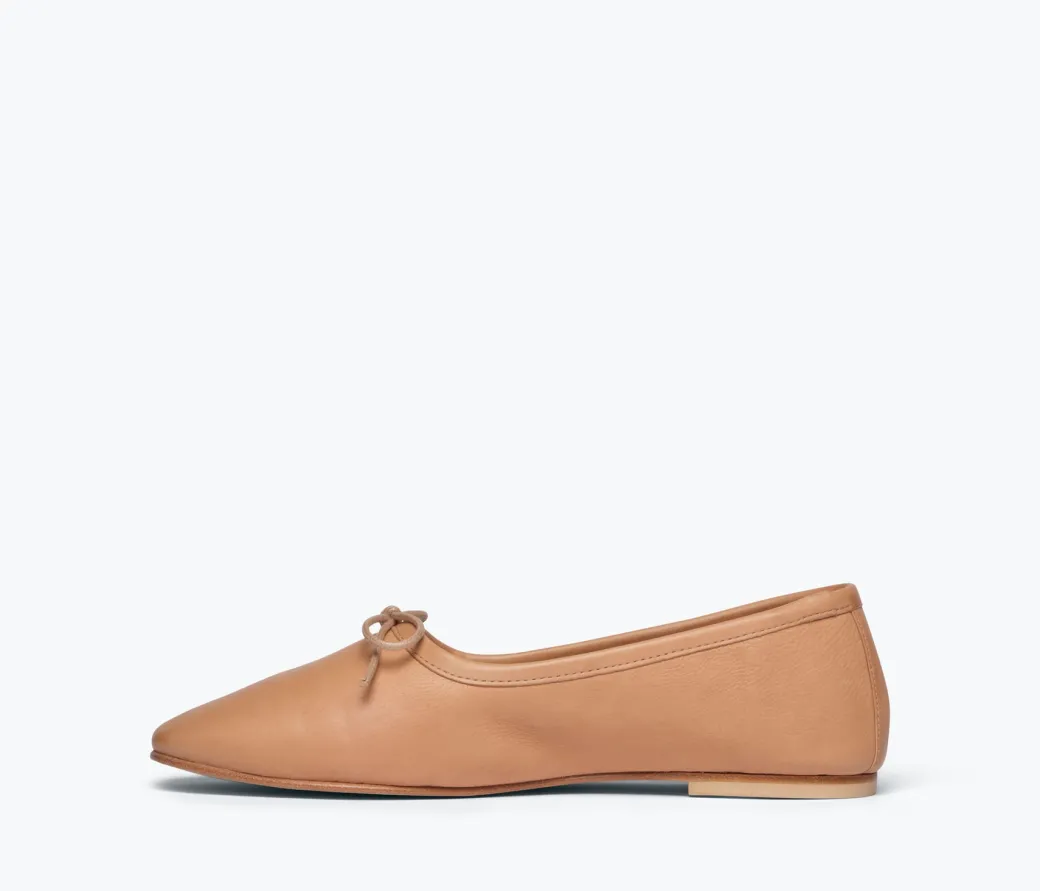 Roma Flat in Camel