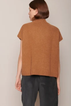 T Neck Gilet in Vicuna