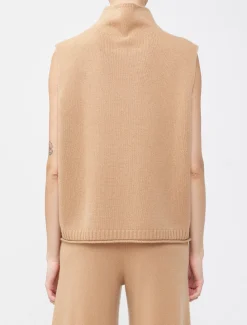 Tova Vest in Savannah