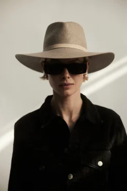 Valentine Hat in Grey