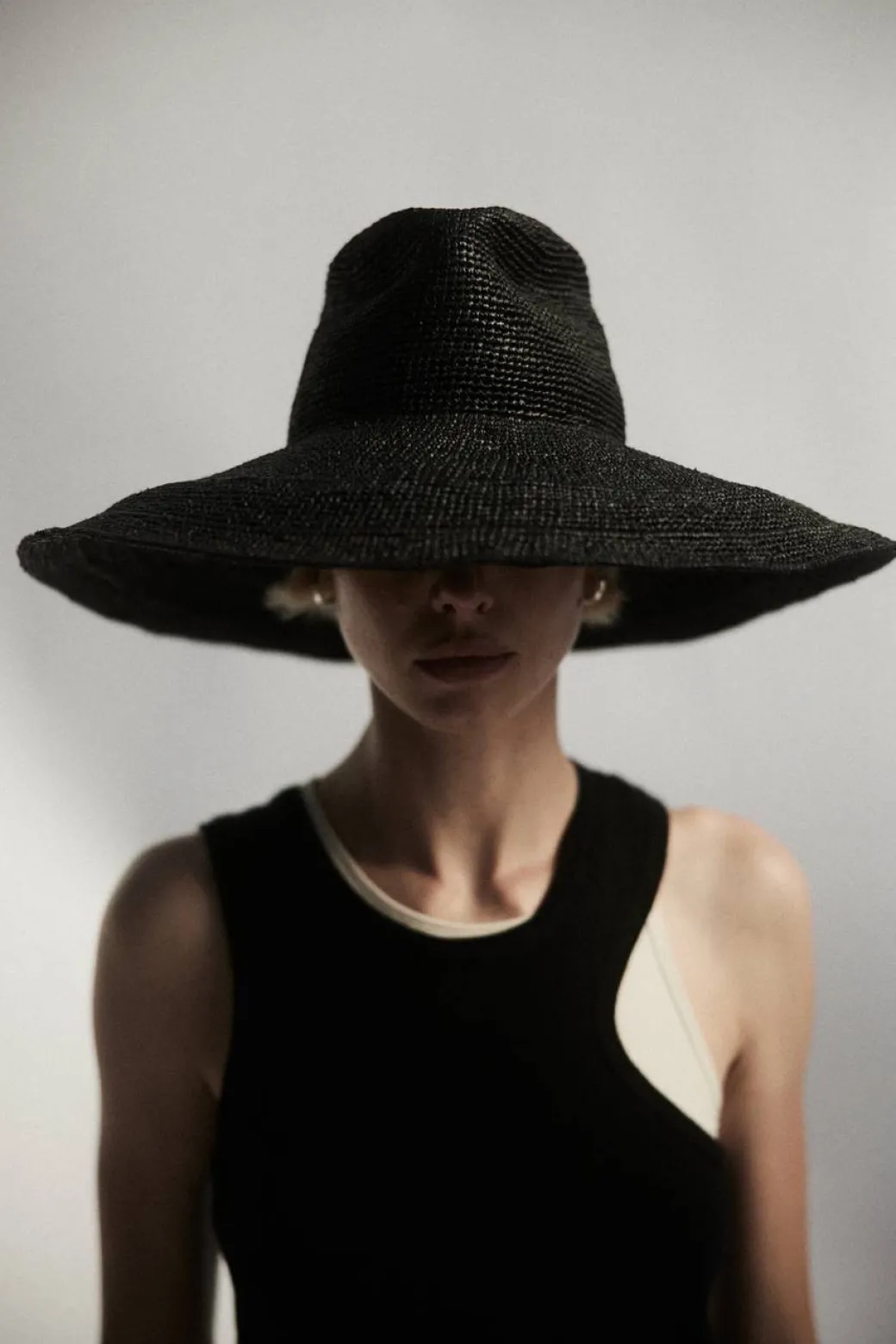 Waverly Hat in Black
